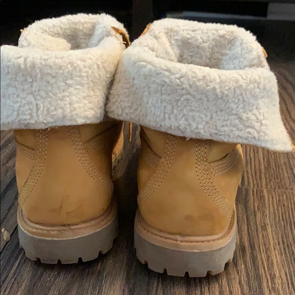 Sheep inside timberland boot - Picture 4 of 7